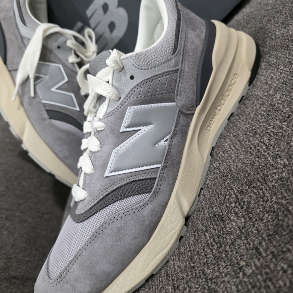 New Balance Men's Gray Sneakers - Picture 5 of 7
